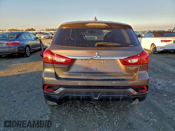 ✅ 2018 Mitsubishi Outlander ES • VIN: JA4AR3AU8JU018182 • Lot: 92754475. Listed on Copart with 98,472 mi. Free auction sales archive from the USA and detailed vehicle history report at DreamBid. Image 6.