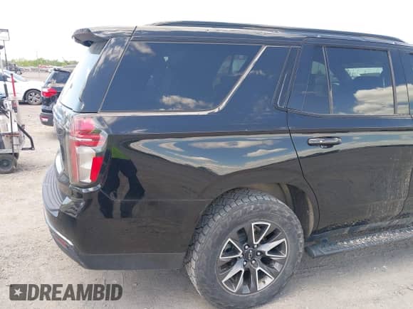 2022 Chevrolet Tahoe Z71 z VIN 1GNSKPKD2NR174478, wystawiony jako IAAI lot #42016813 z przebiegiem 71 801 mil mil oraz . Historia ofert i sprzedaży dostępna na DreamBid. Obrazek 14.