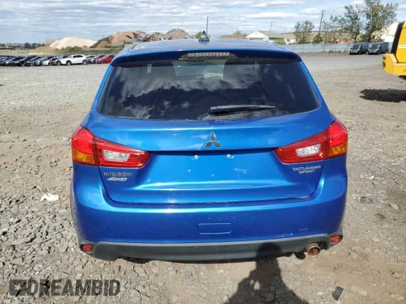 2015 Mitsubishi Outlander ES с VIN 4A4AR3AU2FE028609, выставлен на аукционе Copart как лот 86311725 с пробегом 65 692 миль миль и Списание • Salvage title. История ставок и продаж доступна на DreamBid. Изображение 6.