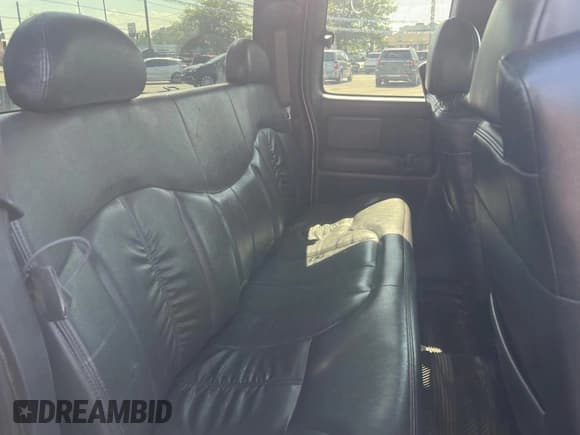 ✅ 2002 Chevrolet Silverado 2500 LS • VIN: 1GCGK29U82Z299620 • Lot: 69297405. Wystawiony na Copart z przebiegiem Nie podano. Bezpłatny archiwum sprzedaży aukcyjnych z USA i szczegółowy raport historii pojazdu na DreamBid. Zdjęcie 6.