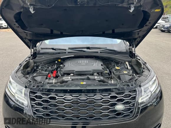 ✅ 2018 Land Rover Range Rover Velar S • VIN: SALYB2RV1JA714943 • Lot: 92755785. Wystawiony na Copart z przebiegiem 124 296 mil. Bezpłatny archiwum sprzedaży aukcyjnych z USA i szczegółowy raport historii pojazdu na DreamBid. Zdjęcie 8.