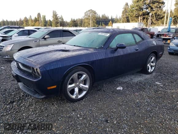 2014 Dodge Challenger SXT z VIN 2C3CDYAG3EH101729, wystawiony jako Copart lot #73331604 z przebiegiem 127 406 mil mil oraz Szkoda całkowita • Salvage title. Historia ofert i sprzedaży dostępna na DreamBid. Obrazek 1.