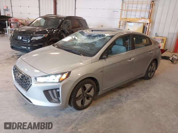 ✅ 2020 Hyundai Ioniq Preferred • VIN: KMHC85LC2LU221312 • Lot: 41971425. Wystawiony na IAAI z przebiegiem 45 414 mil. Bezpłatny archiwum sprzedaży aukcyjnych z USA i szczegółowy raport historii pojazdu na DreamBid. Zdjęcie 18.