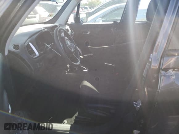 ✅ 2021 Jeep Renegade Latitude • VIN: ZACNJDBB3MPM76457 • Лот: 82238445. Опубликован ранее на Copart с пробегом Не указан. Бесплатный доступ к архиву аукционных продаж из США и подробный отчёт об истории автомобиля на DreamBid. Изображение 7.