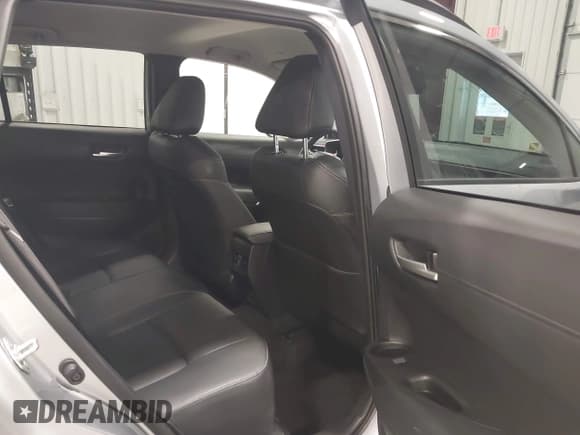 ✅ 2025 Toyota Corolla Cross XLE • VIN: 7MUEAABG8SV135221 • Лот: 43839406. Опубликован ранее на IAAI с пробегом 12 073 миль. Бесплатный доступ к архиву аукционных продаж из США и подробный отчёт об истории автомобиля на DreamBid. Изображение 8.