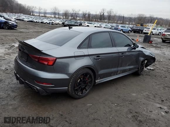 ✅ 2019 Audi S3 Premium Plus • VIN: WAUB1GFFXK1016419 • Lot: 39742524. Wystawiony na Copart z przebiegiem 26 883 mil. Bezpłatny archiwum sprzedaży aukcyjnych z USA i szczegółowy raport historii pojazdu na DreamBid. Zdjęcie 3.