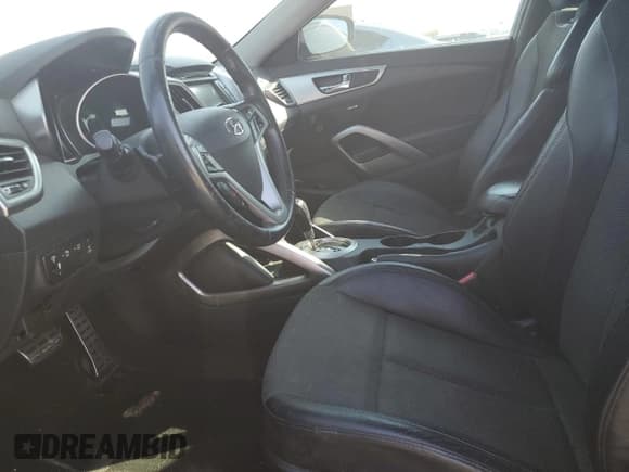 ✅ 2013 Hyundai Veloster w/Gray Int • VIN: KMHTC6AD5DU121691 • Lot: 75518914. Wystawiony na Copart z przebiegiem Nie podano. Bezpłatny archiwum sprzedaży aukcyjnych z USA i szczegółowy raport historii pojazdu na DreamBid. Zdjęcie 7.