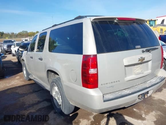 ✅ 2007 Chevrolet Suburban LT • VIN: 3GNFC16J27G294120 • Lot: 43577566. Listed on IAAI with 169,175 mi. Free auction sales archive from the USA and detailed vehicle history report at DreamBid. Image 6.