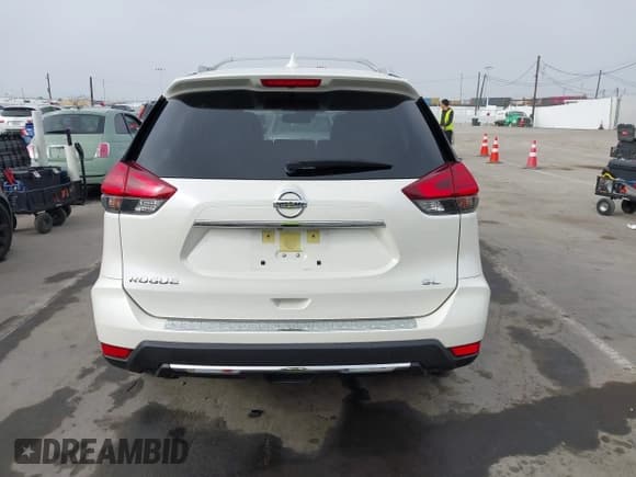 ✅ 2017 Nissan Rogue S • VIN: JN8AT2MT6HW154415 • Lot: 43588918. Wystawiony na IAAI z przebiegiem 64 445 mil. Bezpłatny archiwum sprzedaży aukcyjnych z USA i szczegółowy raport historii pojazdu na DreamBid. Zdjęcie 17.