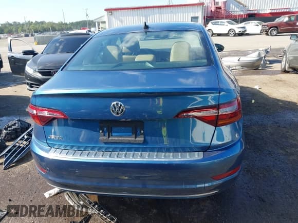 ✅ 2019 Volkswagen Jetta SEL • VIN: 3VWE57BU0KM165026 • Lot: 43058149. Listed on IAAI with 45,542 mi. Free auction sales archive from the USA and detailed vehicle history report at DreamBid. Image 17.