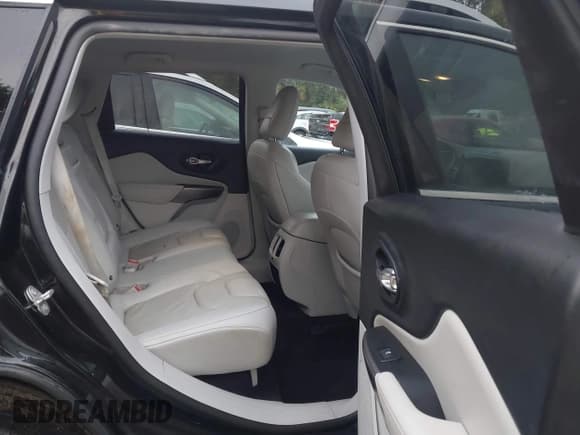 ✅ 2019 Jeep Cherokee Limited • VIN: 1C4PJMDX0KD134917 • Lot: 43427130. Wystawiony na IAAI z przebiegiem 58 376 mil. Bezpłatny archiwum sprzedaży aukcyjnych z USA i szczegółowy raport historii pojazdu na DreamBid. Zdjęcie 8.