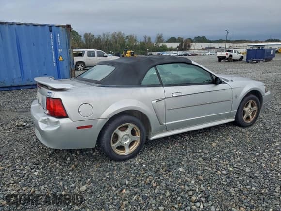✅ 2003 Ford Mustang Deluxe • VIN: 1FAFP44483F419943 • Lot: 94193385. Listed on Copart with 265,845 mi. Free auction sales archive from the USA and detailed vehicle history report at DreamBid. Image 3.