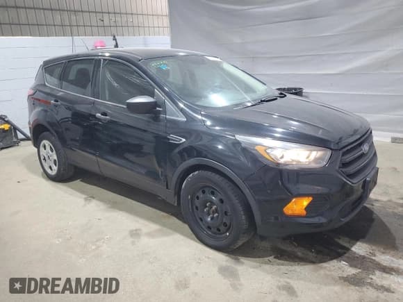 ✅ 2018 Ford Escape S • VIN: 1FMCU0F7XJUB10968 • Лот: 66176035. Опубликован ранее на Copart с пробегом 106 225 миль. Бесплатный доступ к архиву аукционных продаж из США и подробный отчёт об истории автомобиля на DreamBid. Изображение 4.