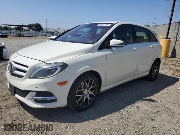 ✅ 2014 Mercedes-Benz B Electric Drive • VIN: WDDVP9AB5EJ003358 • Lot: 60154845. Wystawiony na Copart z przebiegiem 144 522 mil. Bezpłatny archiwum sprzedaży aukcyjnych z USA i szczegółowy raport historii pojazdu na DreamBid. Zdjęcie 1.