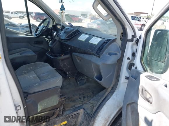 ✅ 2015 Ford Transit Cargo • VIN: 1FTNR1ZM3FKA77885 • Lot: 42951583. Wystawiony na IAAI z przebiegiem 212 528 mil. Bezpłatny archiwum sprzedaży aukcyjnych z USA i szczegółowy raport historii pojazdu na DreamBid. Zdjęcie 5.