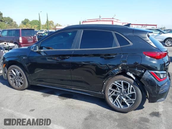 ✅ 2023 Hyundai Kona N Line • VIN: KM8K33A30PU973551 • Lot: 43100970. Wystawiony na IAAI z przebiegiem 22 207 mil mil. Skorzystaj z bezpłatnego archiwum sprzedaży aukcyjnych z USA i zobacz szczegółowy raport historii pojazdu na DreamBid. Zdjęcie 14.