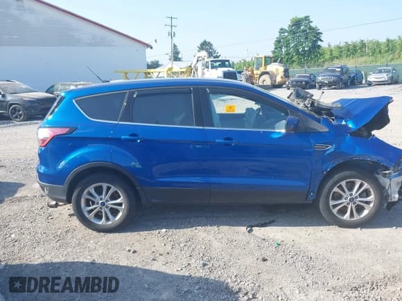 ✅ 2017 Ford Escape SE • VIN: 1FMCU9GD1HUC92014 • Лот: 42551395. Опубликован ранее на IAAI с пробегом 104 448 миль. Бесплатный доступ к архиву аукционных продаж из США и подробный отчёт об истории автомобиля на DreamBid. Изображение 13.