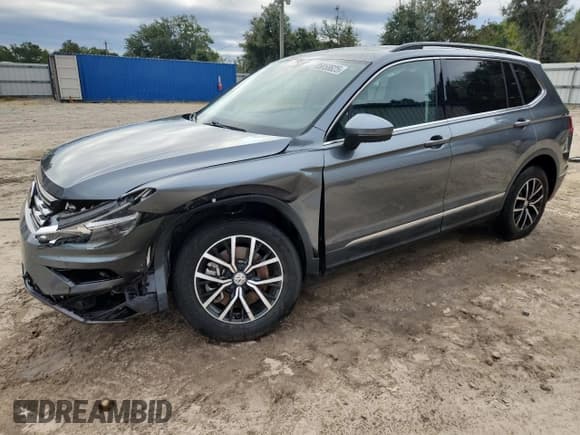 ✅ 2021 Volkswagen Tiguan SE • VIN: 3VV3B7AXXMM086983 • Lot: 85858825. Wystawiony na Copart z przebiegiem 57 277 mil. Bezpłatny archiwum sprzedaży aukcyjnych z USA i szczegółowy raport historii pojazdu na DreamBid. Zdjęcie 1.