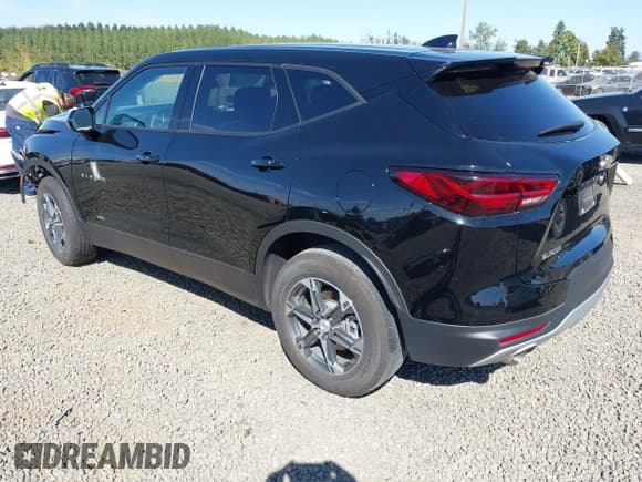 ✅ 2025 Chevrolet Blazer LT • VIN: 3GNKBCR42SS128429 • Lot: 43315384. Listed on IAAI with 32,015 mi. Free auction sales archive from the USA and detailed vehicle history report at DreamBid. Image 3.