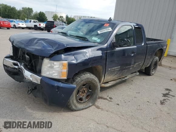 ✅ 2010 Chevrolet Silverado 1500 LS • VIN: 1GCSKREA0AZ198505 • Lot: 69447054. Listed on Copart with 198,743 mi. Free auction sales archive from the USA and detailed vehicle history report at DreamBid. Image 1.