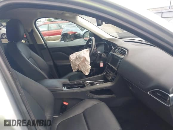 ✅ 2018 Jaguar F-Pace 30t Premium • VIN: SADCJ2GX9JA203977 • Лот: 43038306. Опубликован ранее на IAAI с пробегом 70 575 миль. Бесплатный доступ к архиву аукционных продаж из США и подробный отчёт об истории автомобиля на DreamBid. Изображение 5.