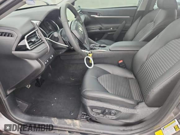 ✅ 2023 Toyota Camry SE • VIN: 4T1T11AK3PU802895 • Лот: 82749565. Опубликован ранее на Copart с пробегом 7 815 миль. Бесплатный доступ к архиву аукционных продаж из США и подробный отчёт об истории автомобиля на DreamBid. Изображение 7.