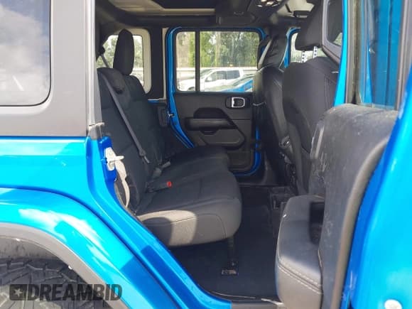 ✅ 2022 Jeep Wrangler Unlimited Sahara • VIN: 1C4HJXENXNW118607 • Lot: 42536834. Listed on IAAI with 29,917 mi. Free auction sales archive from the USA and detailed vehicle history report at DreamBid. Image 8.