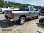 2007 Dodge 1500 SLT z VIN 1D7HU18P77S264612, wystawiony jako Copart lot #69960934 z przebiegiem 202 037 mil mil oraz Szkoda całkowita • Salvage title. Historia ofert i sprzedaży dostępna na DreamBid. Obrazek 3.