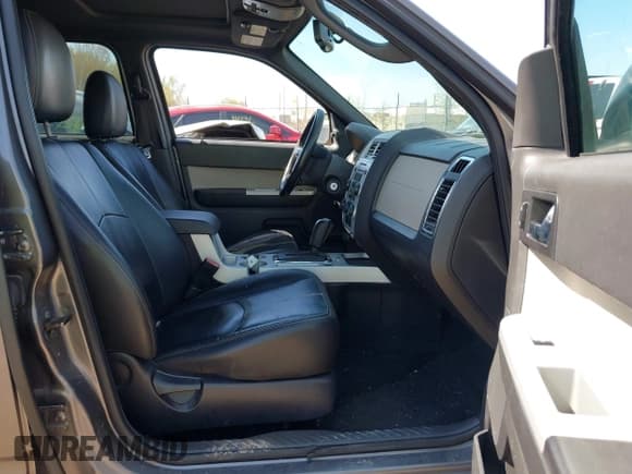 ✅ 2010 Mercury Mariner Premier • VIN: 4M2CN9HG3AKJ12523 • Лот: 42114096. Опубликован ранее на IAAI с пробегом 265 108 миль. Бесплатный доступ к архиву аукционных продаж из США и подробный отчёт об истории автомобиля на DreamBid. Изображение 5.