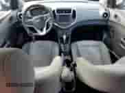 2017 Chevrolet Sonic LS с VIN 1G1JB5SH1H4147231, выставлен на аукционе Copart как лот 73783294 с пробегом Не указан миль и Списание • Salvage title. История ставок и продаж доступна на DreamBid. Изображение 8.