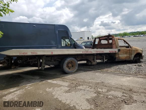 ✅ 2000 Ford F-550 • VIN: 1FDAF57S8YEC01694 • Лот: 56211855. Опубликован ранее на Copart с пробегом Не указан. Бесплатный доступ к архиву аукционных продаж из США и подробный отчёт об истории автомобиля на DreamBid. Изображение 3.