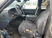 ✅ 2002 Chevrolet Silverado 2500HD LS • VIN: 1GCHC23G12F124521 • Lot: 54493345. Wystawiony na Copart z przebiegiem 223 108 mil. Bezpłatny archiwum sprzedaży aukcyjnych z USA i szczegółowy raport historii pojazdu na DreamBid. Zdjęcie 7.