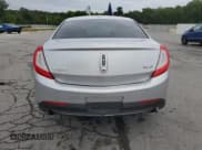 ✅ 2014 Lincoln MKS • VIN: 1LNHL9DK4EG611203 • Лот: 70106985. Опубликован ранее на Copart с пробегом 130 792 миль. Бесплатный доступ к архиву аукционных продаж из США и подробный отчёт об истории автомобиля на DreamBid. Изображение 6.