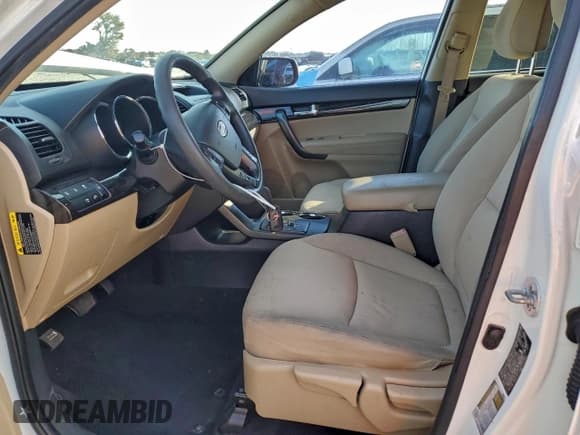 ✅ 2012 Kia Sorento LX • VIN: 5XYKT3A6XCG251787 • Lot: 96577515. Wystawiony na Copart z przebiegiem 156 716 mil. Bezpłatny archiwum sprzedaży aukcyjnych z USA i szczegółowy raport historii pojazdu na DreamBid. Zdjęcie 7.