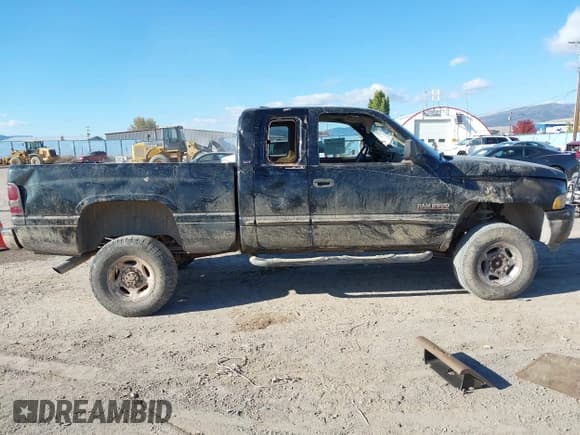 ✅ 2001 Dodge 2500 • VIN: 3B7KF23601G232646 • Lot: 43463959. Listed on IAAI with Not provided. Free auction sales archive from the USA and detailed vehicle history report at DreamBid. Image 13.