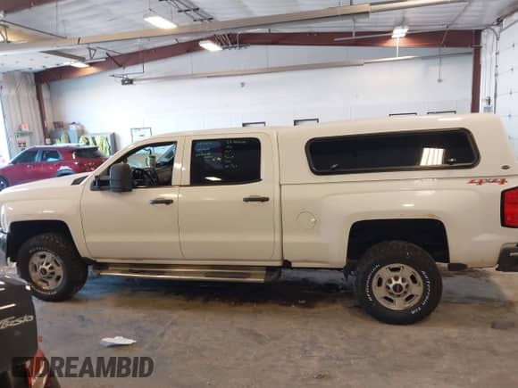 2016 Chevrolet Silverado 2500HD Work Truck z VIN 1GC1KUEG8GF104724, wystawiony jako IAAI lot #43374467 z przebiegiem Nie podano mil oraz . Historia ofert i sprzedaży dostępna na DreamBid. Obrazek 14.