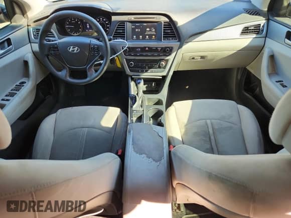 2016 Hyundai Sonata SE z VIN 5NPE24AF2GH386847, wystawiony jako Copart lot #82596985 z przebiegiem 170 845 mil mil oraz Czysty tytuł • Clean title. Historia ofert i sprzedaży dostępna na DreamBid. Obrazek 8.