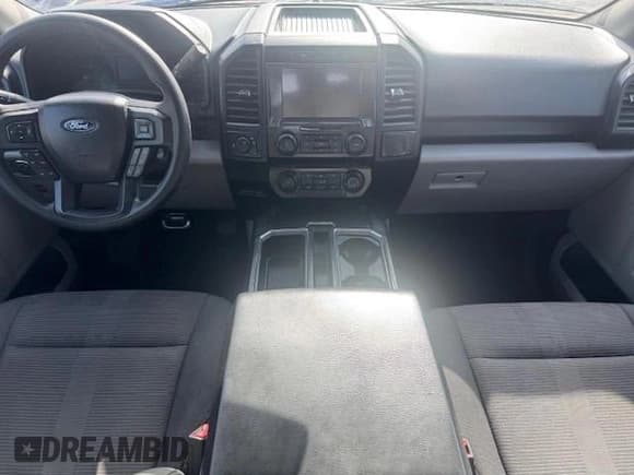 ✅ 2019 Ford F-150 XL • VIN: 1FTEW1CP1KKF22890 • Lot: 69889775. Wystawiony na Copart z przebiegiem 63 774 mil. Bezpłatny archiwum sprzedaży aukcyjnych z USA i szczegółowy raport historii pojazdu na DreamBid. Zdjęcie 8.