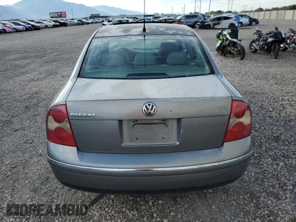 ✅ 2004 Volkswagen Passat GLS • VIN: WVWPD63B84P200382 • Lot: 71932095. Listed on Copart with 253,626 mi. Free auction sales archive from the USA and detailed vehicle history report at DreamBid. Image 6.