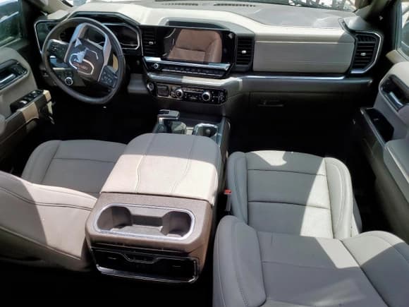 ✅ 2025 GMC Sierra 1500 SLT • VIN: 3GTPHDED3SG178607 • Лот: 66221085. Опубликован ранее на Copart с пробегом 4 402 миль. Бесплатный доступ к архиву аукционных продаж из США и подробный отчёт об истории автомобиля на DreamBid. Изображение 8.