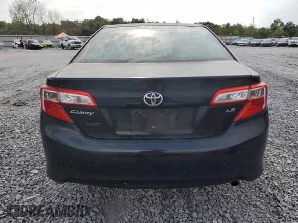 2013 Toyota Camry L z VIN 4T4BF1FK1DR305464, wystawiony jako Copart lot #81585885 z przebiegiem 229 471 mil mil oraz Szkoda całkowita • Salvage title. Historia ofert i sprzedaży dostępna na DreamBid. Obrazek 6.