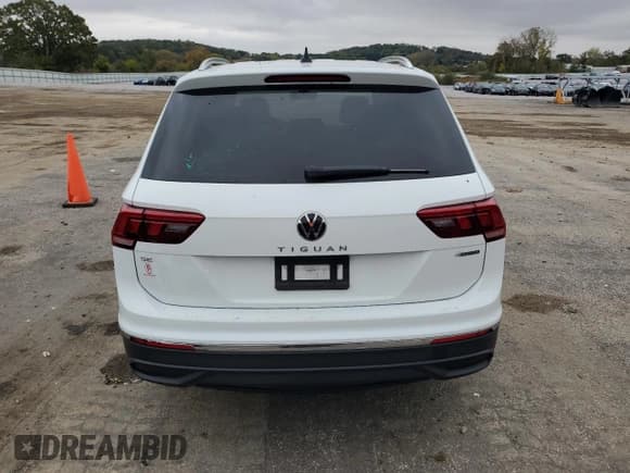 ✅ 2024 Volkswagen Tiguan SE • VIN: 3VVMB7AX5RM179115 • Lot: 82464515. Listed on Copart with 14,043 mi. Free auction sales archive from the USA and detailed vehicle history report at DreamBid. Image 6.