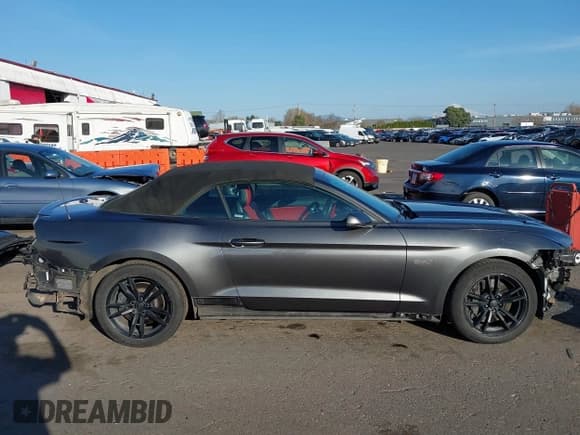 ✅ 2017 Ford Mustang GT Premium • VIN: 1FATP8FF5H5217809 • Lot: 41752531. Wystawiony na IAAI z przebiegiem 87 774 mil. Bezpłatny archiwum sprzedaży aukcyjnych z USA i szczegółowy raport historii pojazdu na DreamBid. Zdjęcie 14.