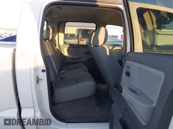 ✅ 2006 Dodge Dakota ST • VIN: 1D7HW28N46S510786 • Lot: 43624703. Wystawiony na IAAI z przebiegiem 117 617 mil. Bezpłatny archiwum sprzedaży aukcyjnych z USA i szczegółowy raport historii pojazdu na DreamBid. Zdjęcie 8.