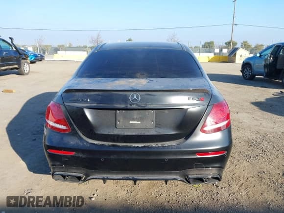 ✅ 2020 Mercedes-Benz E 63 S AMG • VIN: WDDZF8KB9LA748334 • Lot: 41318226. Wystawiony na IAAI z przebiegiem 43 135 mil. Bezpłatny archiwum sprzedaży aukcyjnych z USA i szczegółowy raport historii pojazdu na DreamBid. Zdjęcie 16.