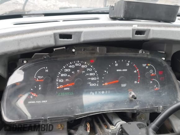 ✅ 2002 Ford F-350 XL • VIN: 1FTSW31F02EA12635 • Lot: 43752389. Wystawiony na IAAI z przebiegiem 236 445 mil. Bezpłatny archiwum sprzedaży aukcyjnych z USA i szczegółowy raport historii pojazdu na DreamBid. Zdjęcie 7.