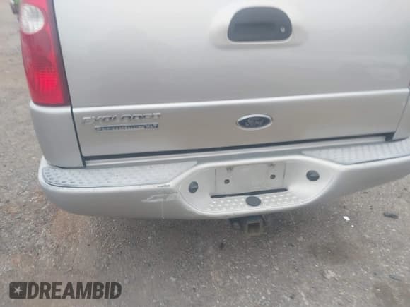 ✅ 2004 Ford Explorer Sport Trac XLS • VIN: 1FMZU67K74UC35107 • Lot: 41547894. Wystawiony na IAAI z przebiegiem 249 341 mil. Bezpłatny archiwum sprzedaży aukcyjnych z USA i szczegółowy raport historii pojazdu na DreamBid. Zdjęcie 6.