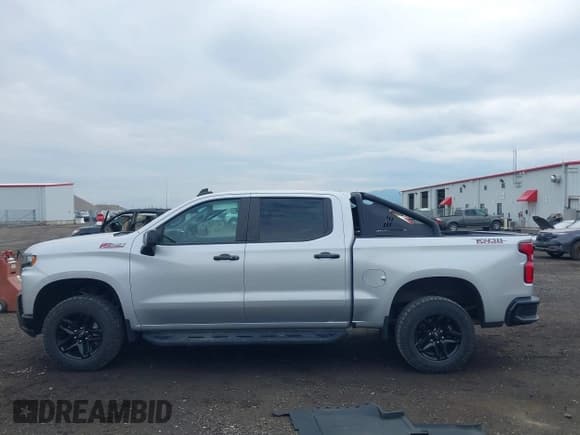 ✅ 2021 Chevrolet Silverado 1500 LT Trail Boss • VIN: 1GCPYFEL9MZ155550 • Lot: 42785163. Wystawiony na IAAI z przebiegiem 33 322 mil. Bezpłatny archiwum sprzedaży aukcyjnych z USA i szczegółowy raport historii pojazdu na DreamBid. Zdjęcie 14.