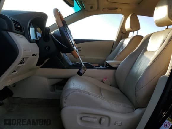 ✅ 2014 Lexus RX 450h • VIN: JTJZB1BA3E2009801 • Lot: 90126195. Wystawiony na Copart z przebiegiem 145 486 mil. Bezpłatny archiwum sprzedaży aukcyjnych z USA i szczegółowy raport historii pojazdu na DreamBid. Zdjęcie 7.