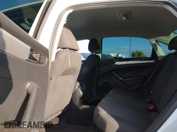 ✅ 2017 Volkswagen Passat S • VIN: 1VWAT7A39HC024186 • Lot: 43851061. Listed on IAAI with 85,564 mi. Free auction sales archive from the USA and detailed vehicle history report at DreamBid. Image 8.